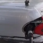 O gaură sau fisură în rezervor - soluție la problema spargerii auto (plastic) O gaură sau crăpătură în rezervorul de combustibil - problema, masinile daune
