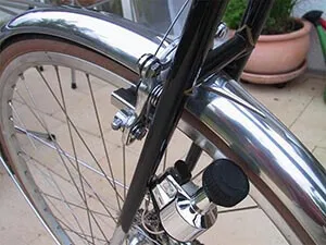 Masina de Dynamo la 12 volți pentru biciclete (dinam) Masina de Dynamo la 12 volți pentru o bicicletă