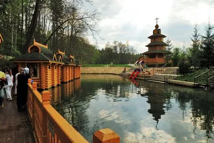 Surse Diveevskaya și sursa Serafima Sarovskogo aproape de Tsyganovka