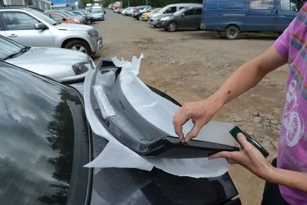 Care sunt spoilerul și aripa spate