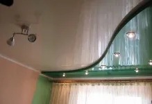 Plafoane întinse pe două nivele de editare foto, instrucțiuni video, suprapuse cu iluminare din spate, 2