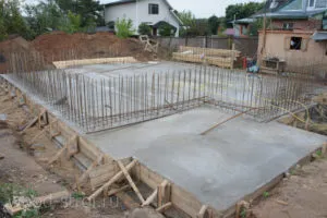 Fundația placa dispozitive monolite Technology