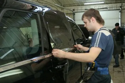 Instrucțiuni de nuanțare ferestre auto cu mâinile