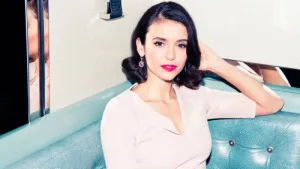 Istoria, ascunsă în spatele unei noi tunsoare Nina Dobrev - site-ul neoficial al serialului de televiziune The Vampire Diaries (The