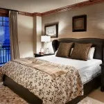Ce adeziv tapet în dormitor - Design foto interior (renovare în fotografie dormitor cu mâinile) Ce tapet lipici în dormitor - Fotografie de interior Design