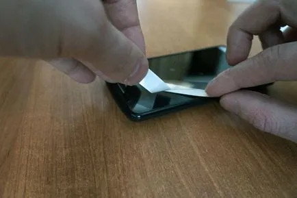 Cum pentru a lipi film de pe telefon fără bule