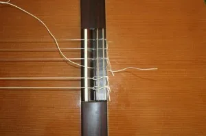 Cum de a trage sforile pe o chitară, guitarprofy