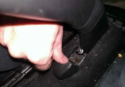Cum de a trage frana de mana pe Reno Logan, video