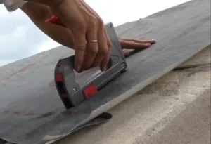 Cum să acopere acoperișul cu instrucțiuni de instalare mâinile sale pardoseli, video și foto (dreapta) Cum să acopere acoperișul cu instalarea mâinile sale pardoseli instrucțiuni, clipuri video și fotografii