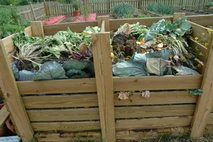 Cum să pregătească o groapă de compost cu normele sale de amenajare mâini, selectarea opțiunilor gropi de gunoi