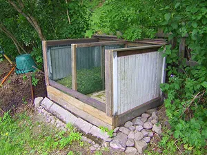 Cum să pregătească o groapă de compost cu normele sale de amenajare mâini, selectarea opțiunilor gropi de gunoi