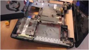 Cum să demontați laptop x53s asus și curățați-l de praf