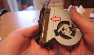 Cum să demontați laptop x53s asus și curățați-l de praf