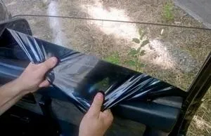 Cum de a elimina nuanța de sticlă le eliminați lipici