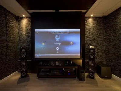Ce zonă ar trebui să aibă un teatru de acasă pentru 8 persoane (persoane home theater) Ce zonă ar trebui să aibă un teatru de acasă pentru 8 persoane