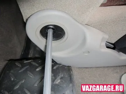 Cum se instalează cotiera pe Lada Kalina (înapoi) Cum se instalează cotiera pe Lada Kalina