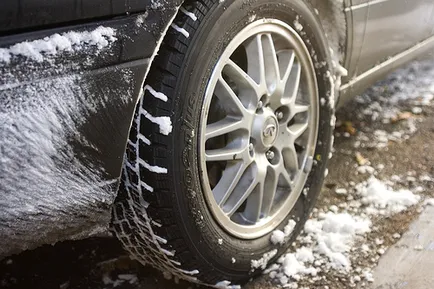 Cum să păstrați mașina pe stradă sau în aer liber în timpul iernii și de vară