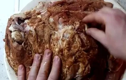 Cum se coace carnea de porc la cuptor in folie, astfel încât acesta a fost la școală