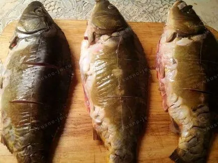 Carp coapte in reteta folie cu o fotografie de cartofi