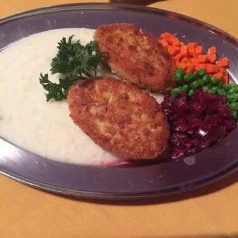 Cotlete în sala de mese