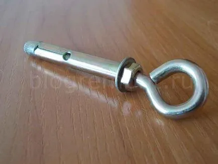Atașarea candelabrele la tavan