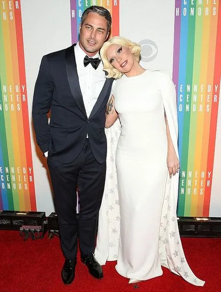 Lady Gaga și Taylor Kinney sa logodit pe Ziua Îndrăgostiților (de viață) Lady Gaga și Taylor Kinney sa logodit pe Ziua Îndrăgostiților