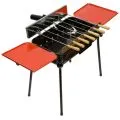 Grătar cu mâinile sale improvizate (BBQ) Grătar cu mâinile sale improvizate
