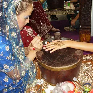 Mehendi la domiciliu - cum să faci un tatuaj temporar henna (foto) (henna) Mehendi la domiciliu - modul de a face un tatuaj cu henna temporar (foto)