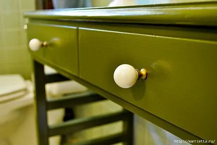 Mobilier de baie cu mâinile lor