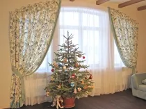 Ce să stea perdele în bucătărie și baie, montate pe perete și tavan