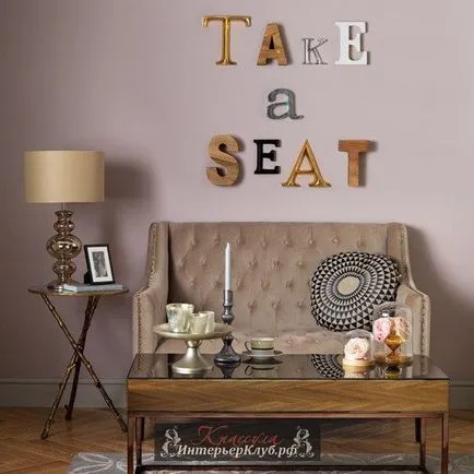 Scrierea pe perete în interiorul idei de decorațiuni interioare