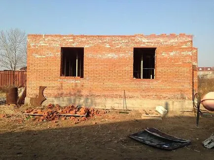 construcție neterminată a unei case
