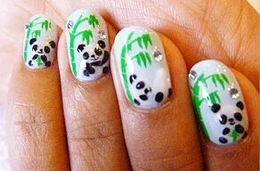 Panda pe unghii