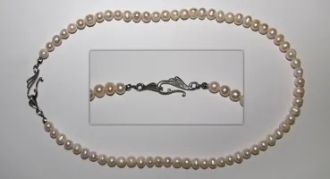 Un colier de perle cu mâinile lor începe simplu! (Colier) Un colier de perle cu mâinile lor începe simplu!