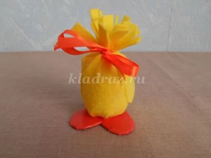Cadouri de Paste pentru copii de pui cu mâinile lor