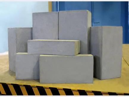 Spuma de beton cu mâinile în home video (mâini) Spuma de beton cu mâinile lor în mediul video de interior