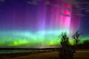 De ce există aurora boreala, natura misterioasă a lumii invizibile (există) De ce există aurora boreala, natura misterioasă a lumii invizibile