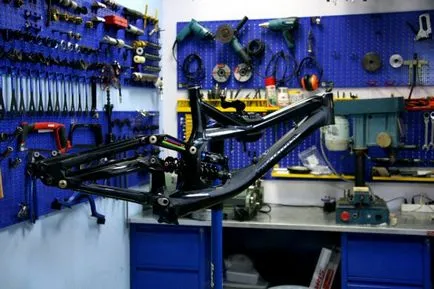 asamblarea completă a bicicletei - din cadru la komplita