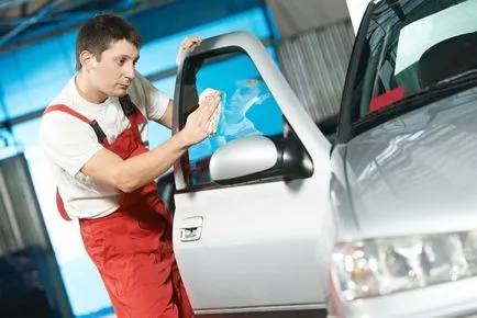 Lustruire masina cu îndepărtarea lui mâinile de sticlă de la zero geamuri auto (sticlă) Lustruire, geamuri auto cu mâinile eliminarea zgârieturilor de la geamuri auto