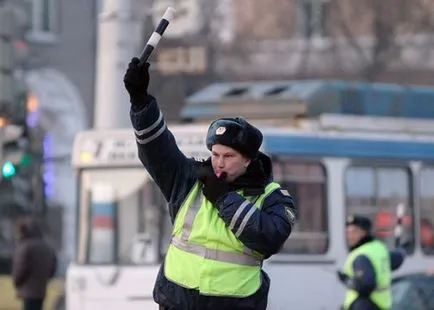 Condiții de oprire și parcarea autovehiculului, oprindu-se la stațiile de autobuz pentru publice (fonduri) Condiții de oprire și parcarea autovehiculului, oprindu-se la stațiile de autobuz pentru publicul