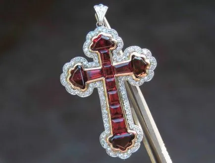 Cruce ortodoxă ca un simbol al credinței și decorațiuni