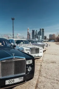 Inchiriere Rolls-Royce Phantom, închirieri Rolls Royce cu șofer la Moscova pentru o nunta