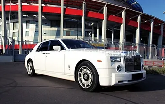 Inchiriere Rolls-Royce Phantom, închirieri Rolls Royce cu șofer la Moscova pentru o nunta