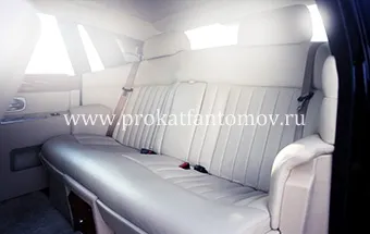 Inchiriere Rolls-Royce Phantom, închirieri Rolls Royce cu șofer la Moscova pentru o nunta