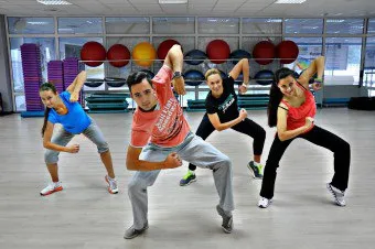 Vino la club și stau la masă bine, eu nu! Clubul - un loc în care vorbesc și se deplasează