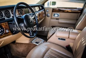 Inchiriere Rolls-Royce Phantom, închirieri Rolls Royce cu șofer la Moscova pentru o nunta