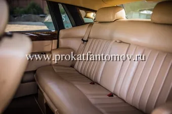 Inchiriere Rolls-Royce Phantom, închirieri Rolls Royce cu șofer la Moscova pentru o nunta
