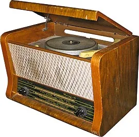 Radiograme ale URSS în muzeu (Muzeul de lucruri vechi) URSS gramofon într-un muzeu