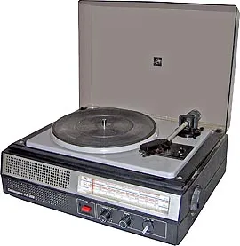 Radiograme URSS în muzeu (recuzita pentru închiriere) URSS gramofon într-un muzeu