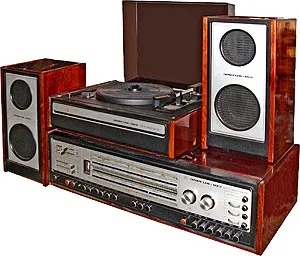 Radiograme ale URSS în muzeu (Muzeul de lucruri vechi) URSS gramofon într-un muzeu